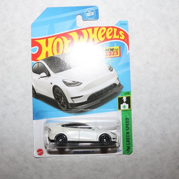 Hot Wheels Ford lot of 6 Tesla S Plaid, Y models and roadster NIP 1:64 scale - Picture 5 of 7